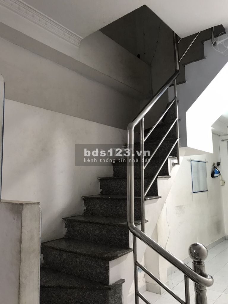 Nhà nguyên căn cho thuê trong chợ thích hợp kinh doanh có 2 tầng, khu dân cư đong