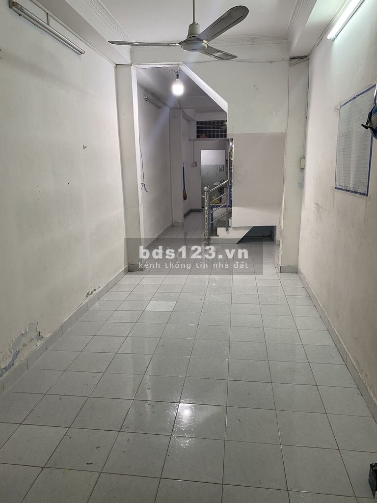 Nhà nguyên căn cho thuê trong chợ thích hợp kinh doanh có 2 tầng, khu dân cư đong