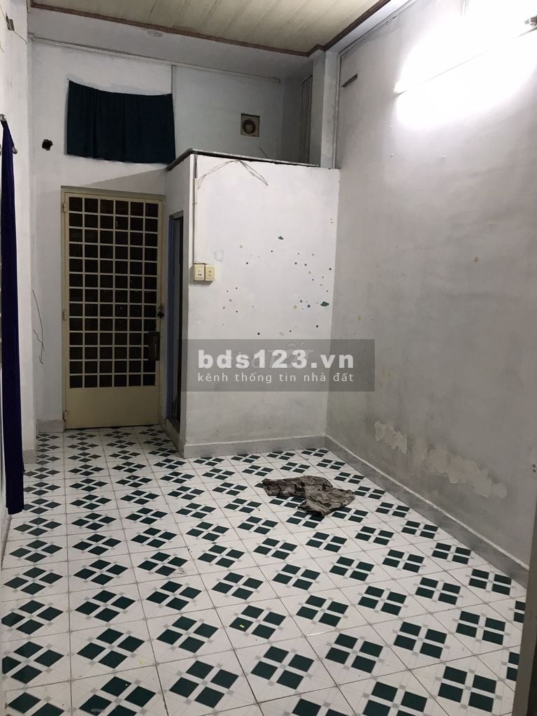 Nhà nguyên căn cho thuê trong chợ thích hợp kinh doanh có 2 tầng, khu dân cư đong