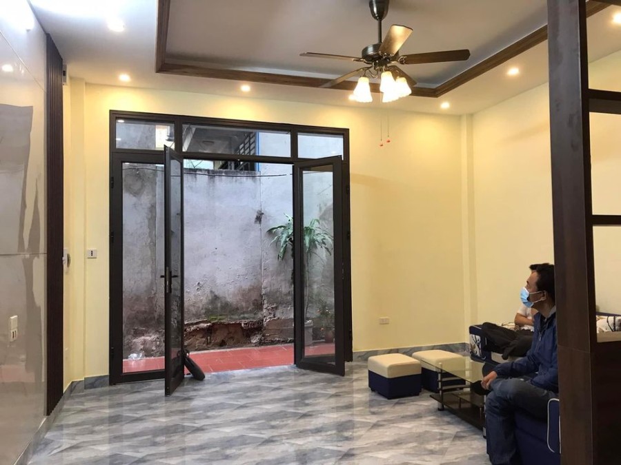 Bán nhà nguyên căn ra phố Tam Trinh, ô tô đỗ cổng, ra mặt phố 30m, liên hệ 0963104055
