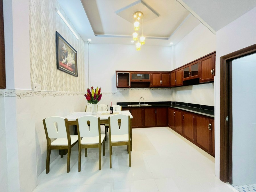 Bán nhà hẻm xe hơi Gò Vấp, 3 tầng, bao đẹp mới lung linh, sổ hồng chính chủ