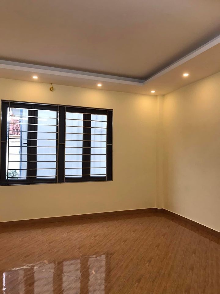 Bán nhà nguyên căn ra phố Tam Trinh, ô tô đỗ cổng, ra mặt phố 30m, liên hệ 0963104055