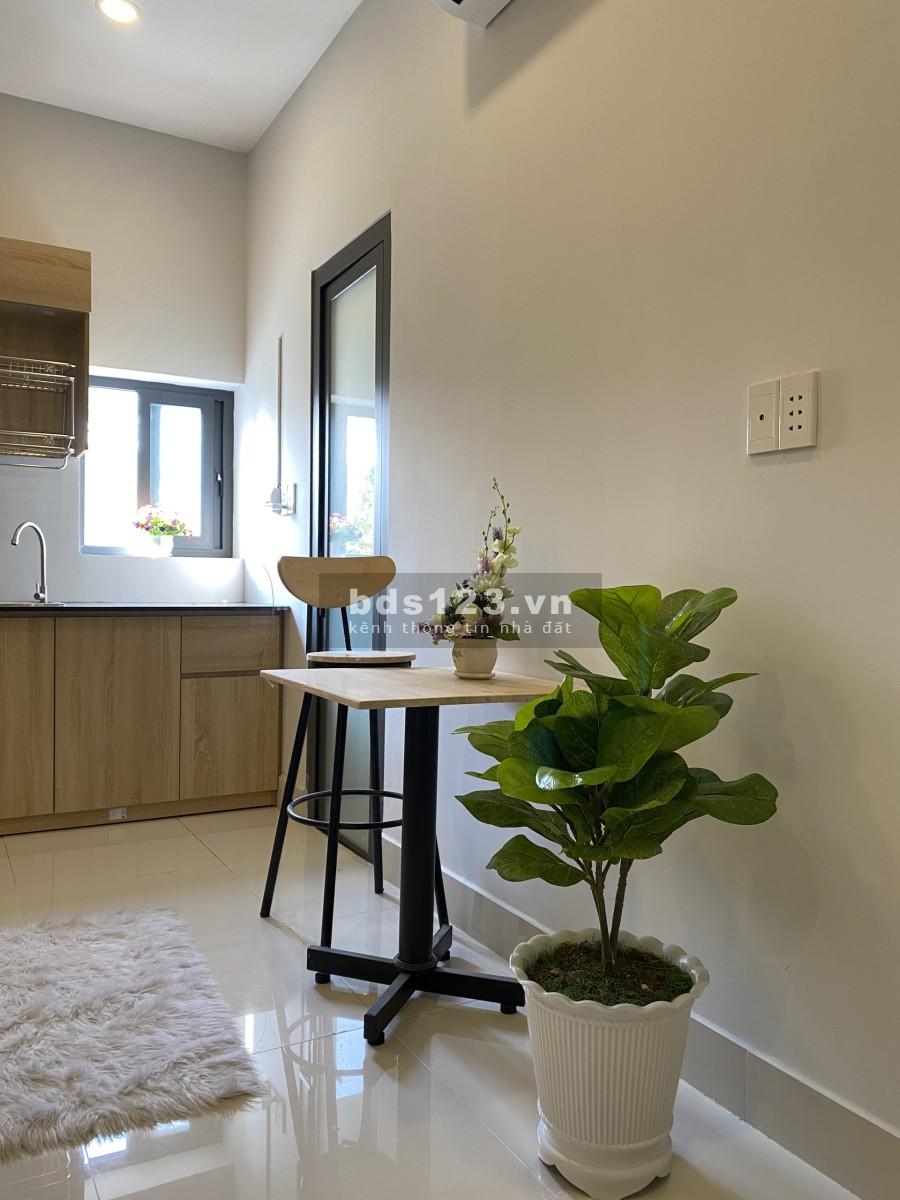 CĂN HỘ FULL NỘI THẤT MỚI TOANH - GẦN VÒNG XOAY LÝ THÁI TỔ