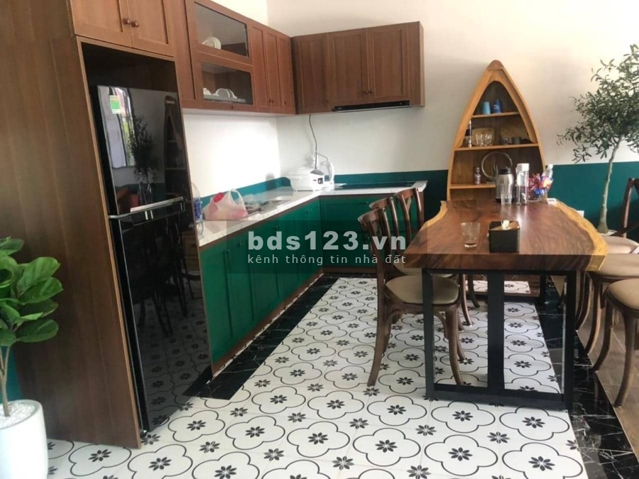 Nhà đất diện tích lớn cần bán mặt tiền đường Bà Huyện Thanh Quang, lãi suất tốt