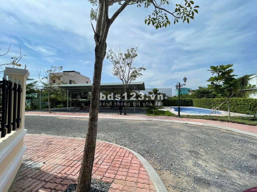 Bán nhà phố Phú Gia tại Tân An ngay Vincom - Co.op Mart 7p đi xe liên hệ 0921875124