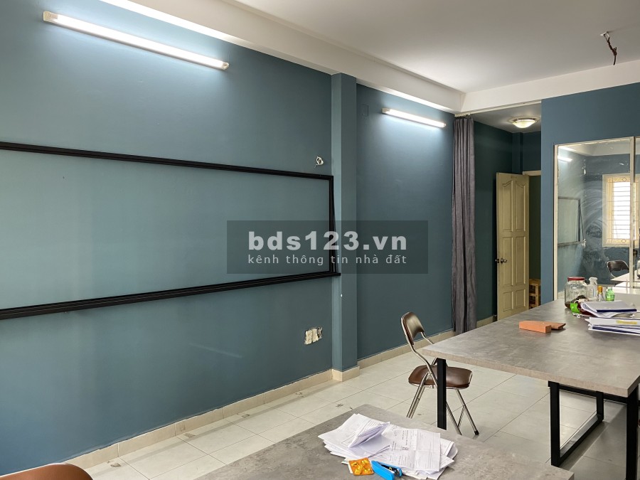Cho thuê mặt bằng làm văn phòng, nằm ngay mặt tiền đường Hoa Hồng, Quận Phú Nhuận
