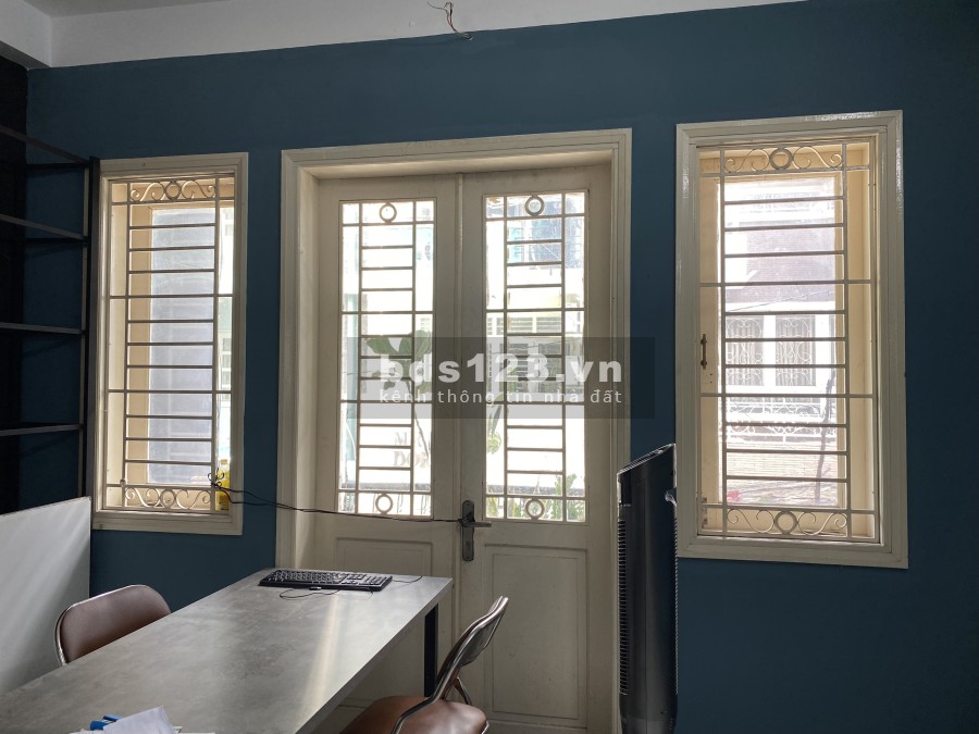 Cho thuê mặt bằng làm văn phòng, nằm ngay mặt tiền đường Hoa Hồng, Quận Phú Nhuận