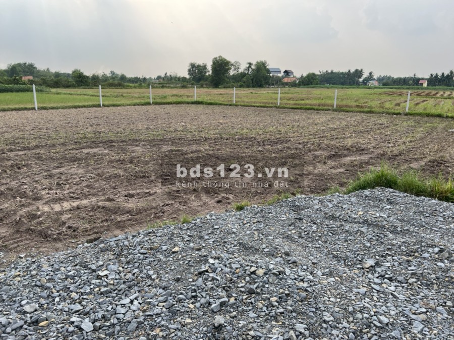 Lô đất lớn ở ấp cây da, xã hiệp thạnh ngang 32m giá chỉ 800 triệu/tháng, lh 0375921658