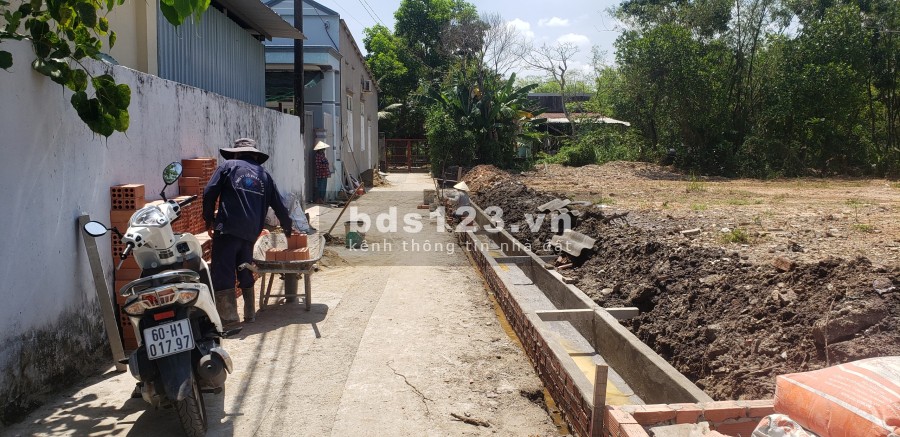Chủ đất cần bán gấp 3 lô biệt thự nghĩ dưỡng và 3 lô đất nền ngay chợ Bến Gỗ giá 4.5 tỷ