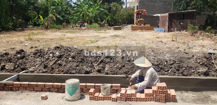 Chủ đất cần bán gấp 3 lô biệt thự nghĩ dưỡng và 3 lô đất nền ngay chợ Bến Gỗ giá 4.5 tỷ