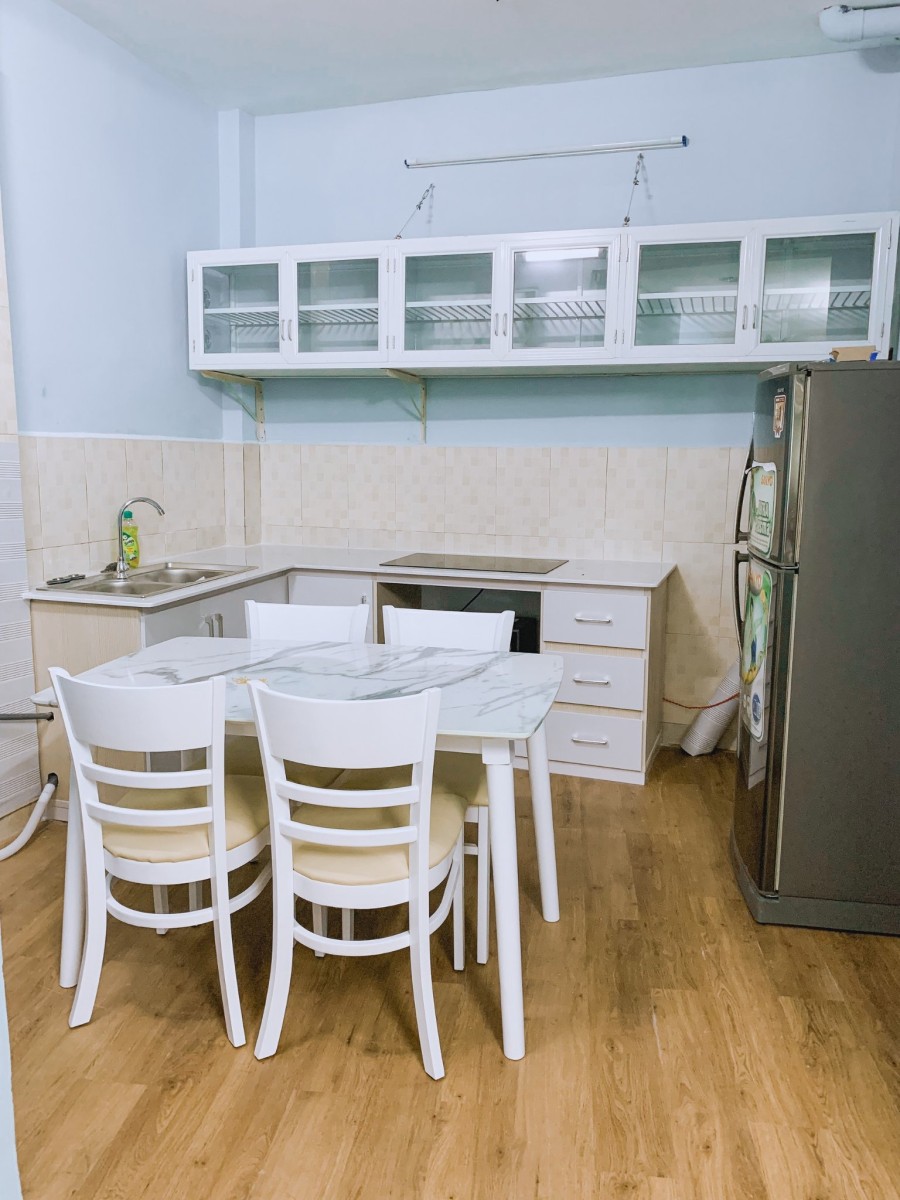 Bán nhà Phạm Văn Bạch, hẻm ô tô, diện tích 4 x 15,5, nhà thoáng đẹp, giá 7 tỉ, thương lượng