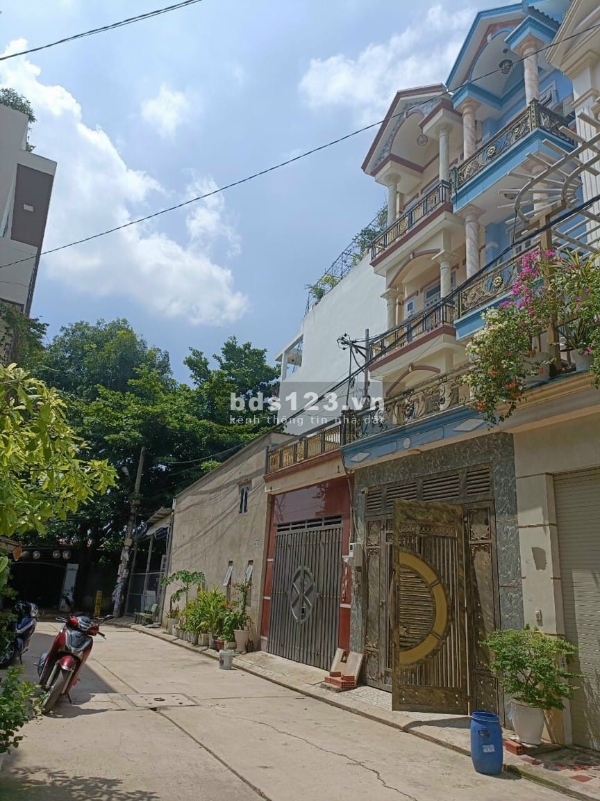 Bán nhà hẻm xe tải Nguyễn Ảnh Thủ, 4 tầng, diện tích 4x17m, nhà đẹp vào ở được ngay