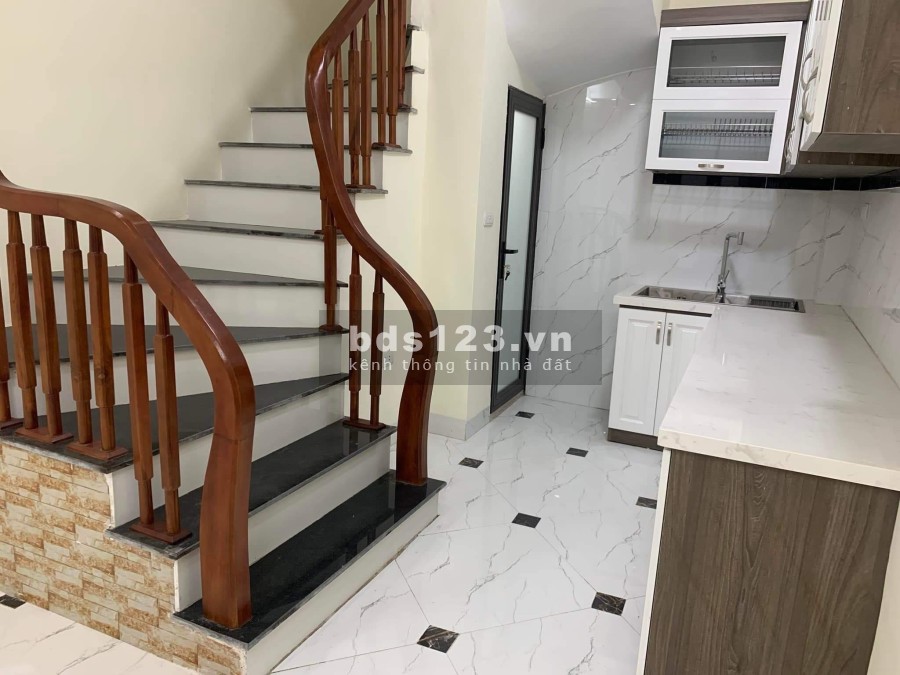 Bán nhà Phố Tân Mai dtsd 33m2 5 tầng 30m ra đường ô tô tránh nhà mới về ở ngay