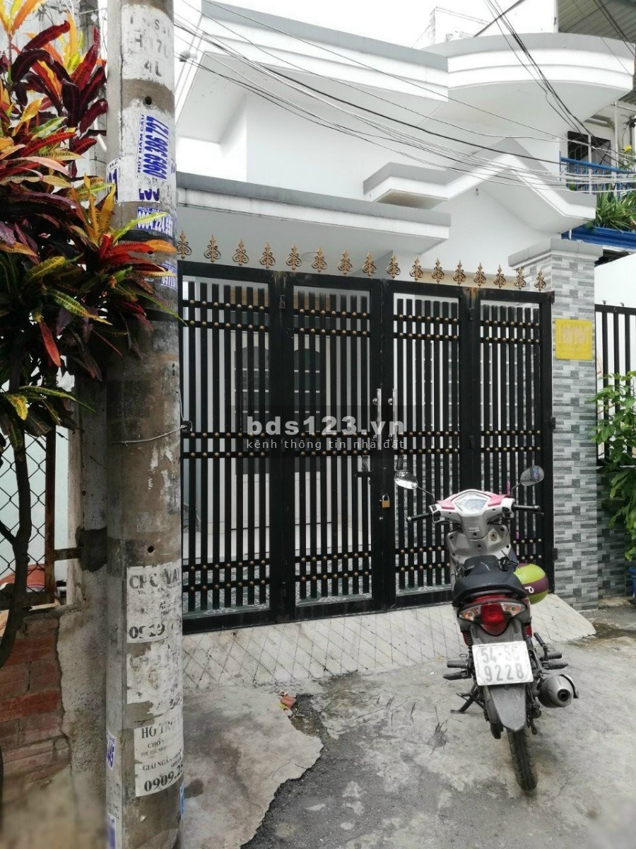 Nhà nguyên căn 1 trệt, 1 lầu đúc, giá tốt đường số 5 Linh Xuân, Thủ Đức dtsd 90m2
