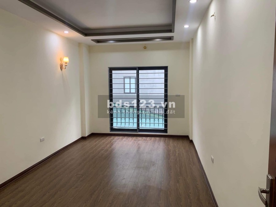 Bán nhà Phố Tân Mai dtsd 33m2 5 tầng 30m ra đường ô tô tránh nhà mới về ở ngay