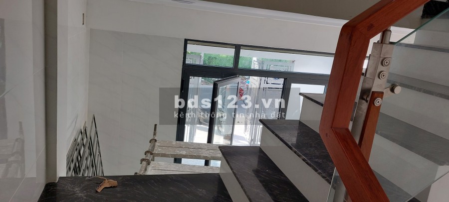 Bán nhà mặt phố khu đô thị South Wave 1 trệt 2 lầu gồm có 3 phòng ngủ giá 4 tỷ