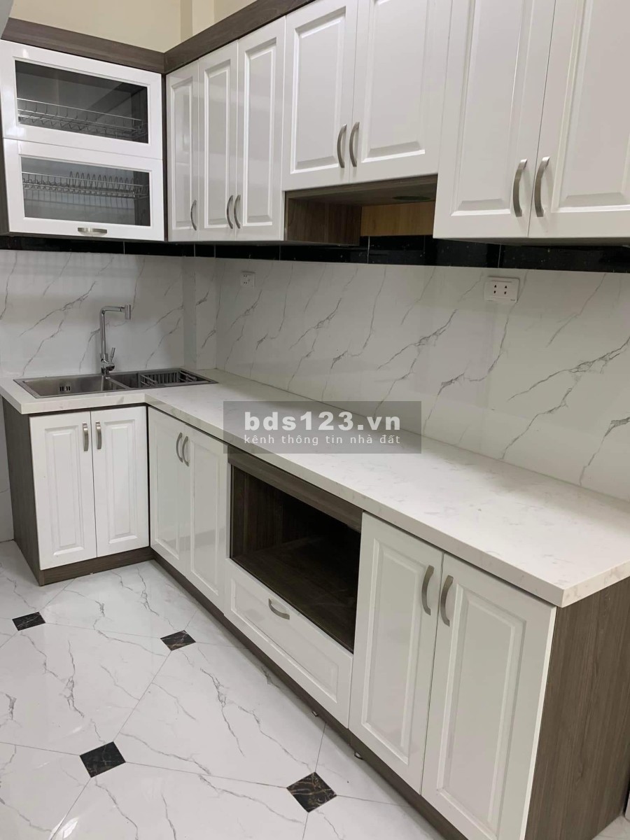 Bán nhà Phố Tân Mai dtsd 33m2 5 tầng 30m ra đường ô tô tránh nhà mới về ở ngay