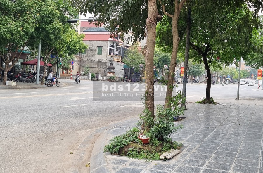 Cần bán nhà mặt Thạch Bàn, Long Biên diện tích sử dụng 90m2, 1 tầng, giá bán chỉ 19 tỷ