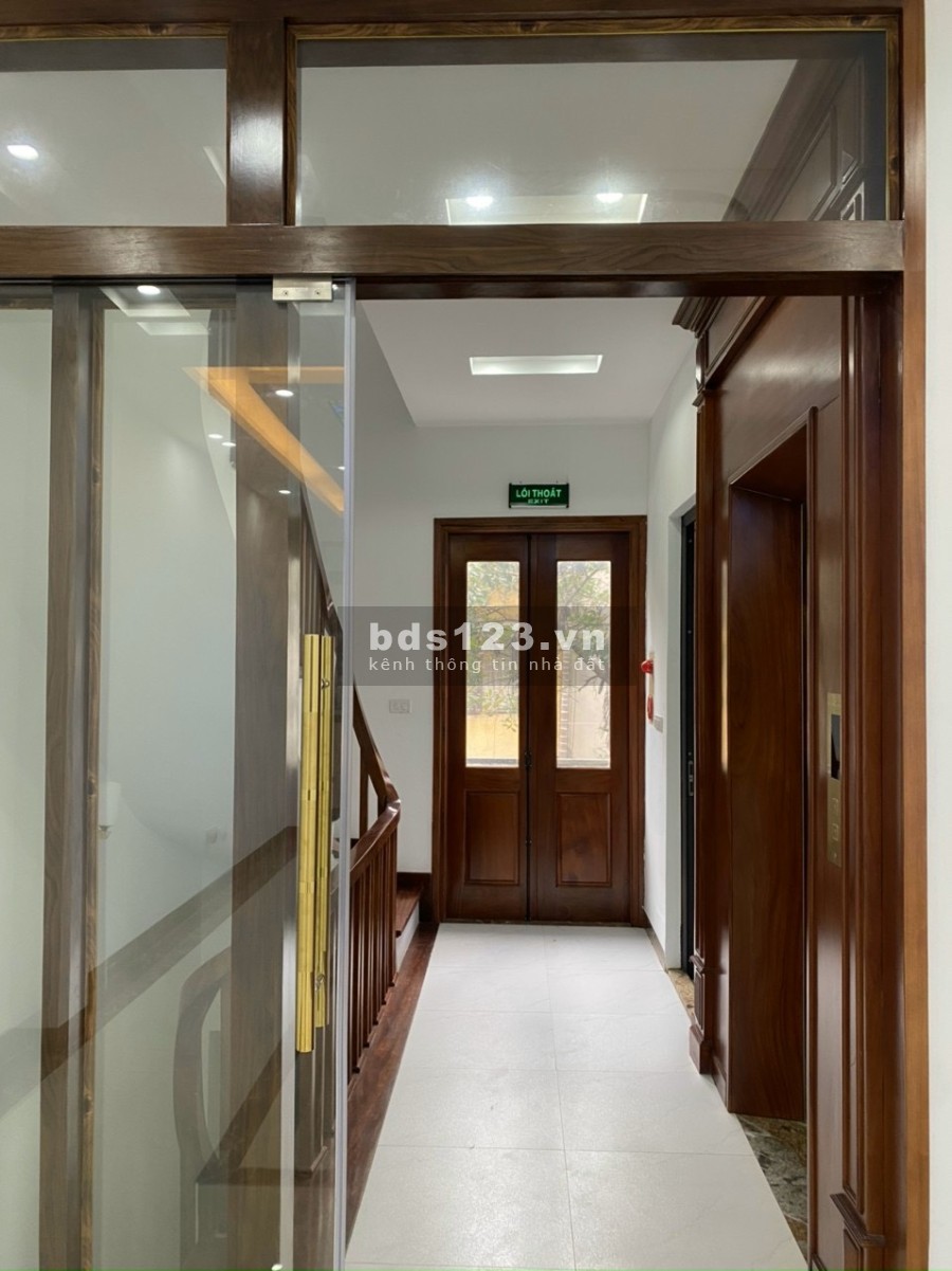 Nhà phân lô mới phố Phùng Chí Kiên, Cầu Giấy, thang máy, ô tô vào nhà dt 55m2, 6 tầng giá 11.2 Tỷ