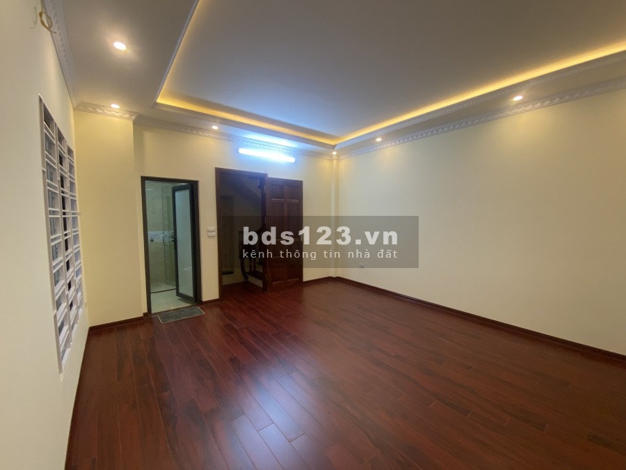 Bán nhà mới xây 5 tầng ngõ 225 Quan Hoa giá 4,95 tỷ. LH 0912442669