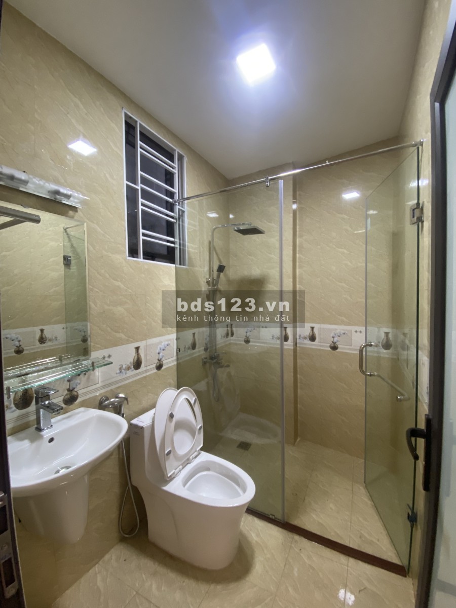 Bán nhà mới xây 5 tầng ngõ 225 Quan Hoa giá 4,95 tỷ. LH 0912442669