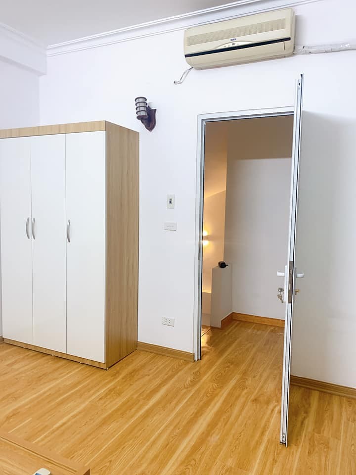 Bán nhà nguyên căn Cầu Giấy nhà mới ngõ rộng trung tâm thuận tiện đi lại, giá tốt