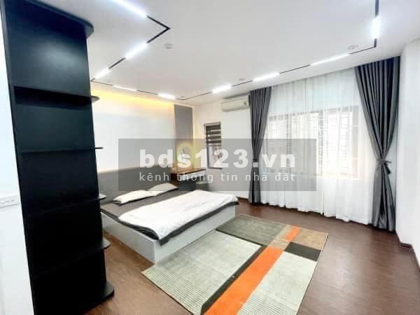 Bán nhà mới xây 32m2, 5 tầng đúc, full nội thất khu hồ Ba Mẫu, giá bán 3.68 tỷ, sổ chính chủ