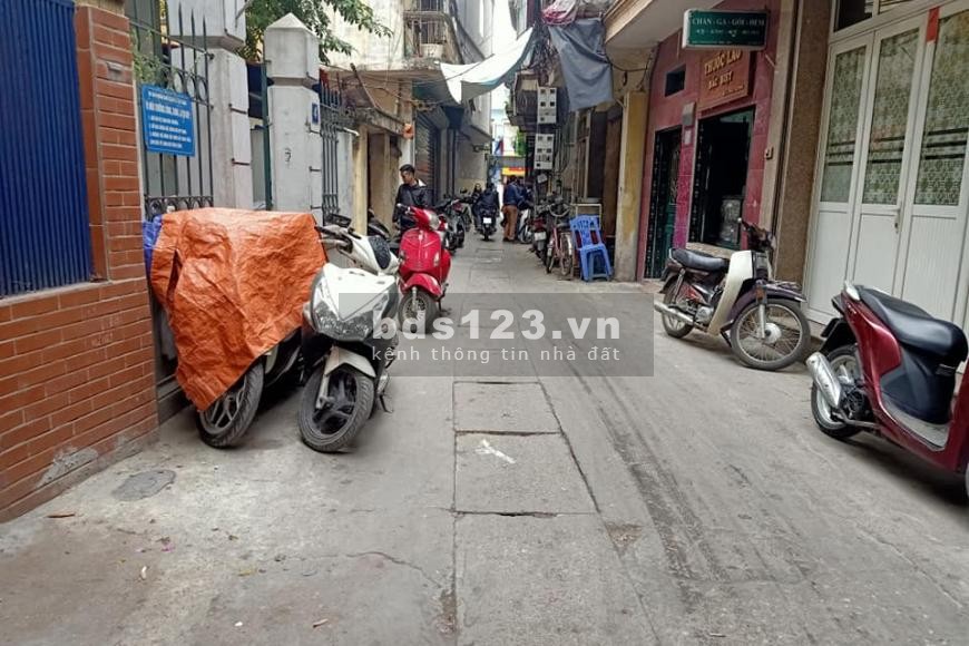 Bán nhà gần phố ô tô đỗ đầu ngõ thiết kế nhiêu phòng, kiến trúc nhà đẹp, lh 0966754131