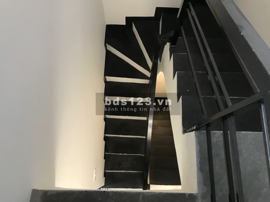 Bán nhà nguyên căn ở trung tâm Quận Đống Đa, giá chỉ hơn 5 tỷ, dtsd 26/32m2 khu an ninh