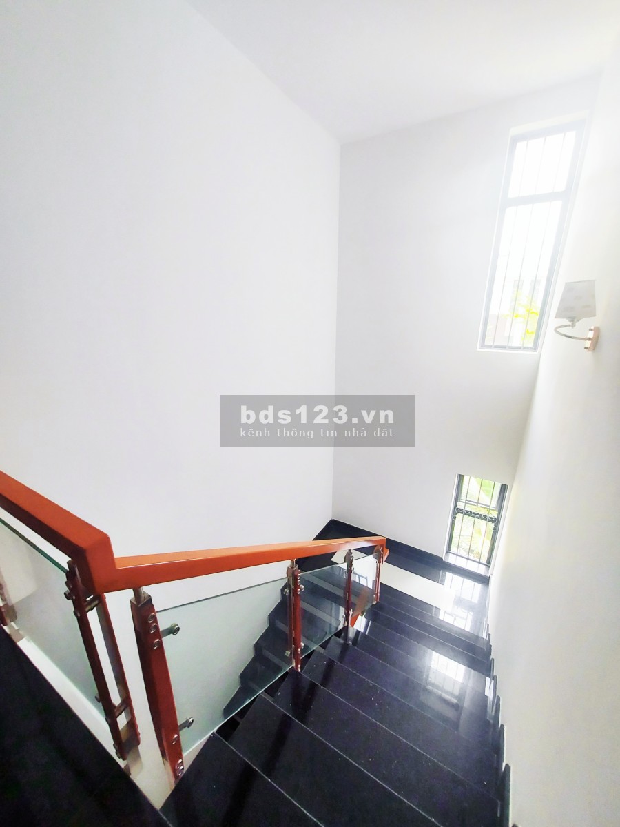 Nhà đẹp, liên hệ sđt 0902378193, dân trí cao, khu dân cư an ninh, đã ở được hơn 80%