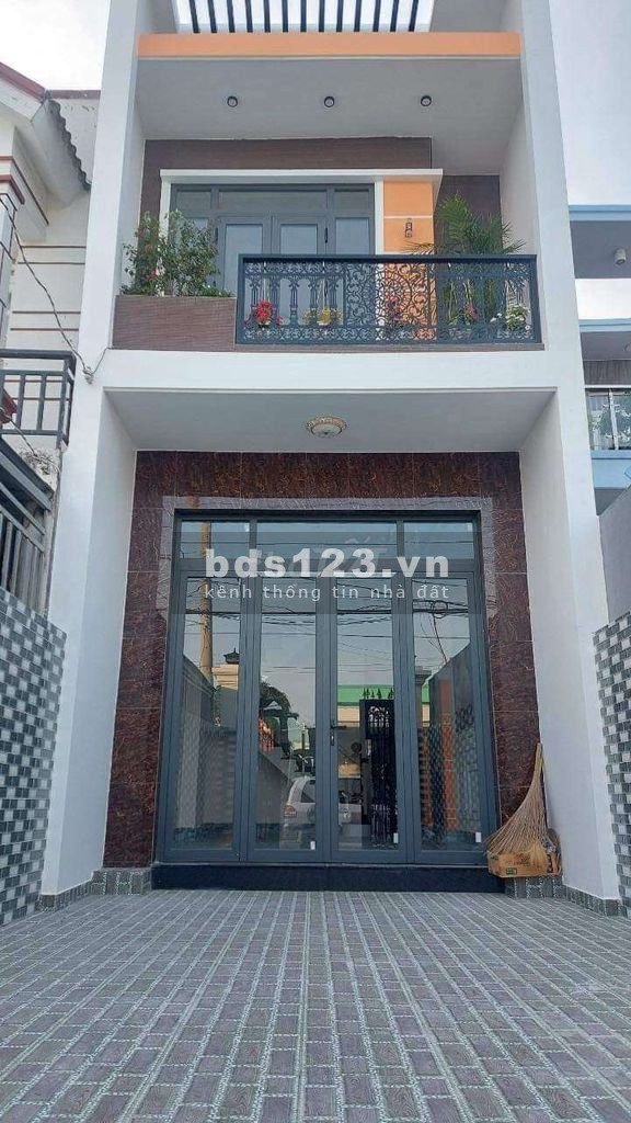 Nhà phố 2 lầu 1 trệt, gần chợ Nhơn Đức, có sổ hồng riêng từng căn, nội thất có sẵn