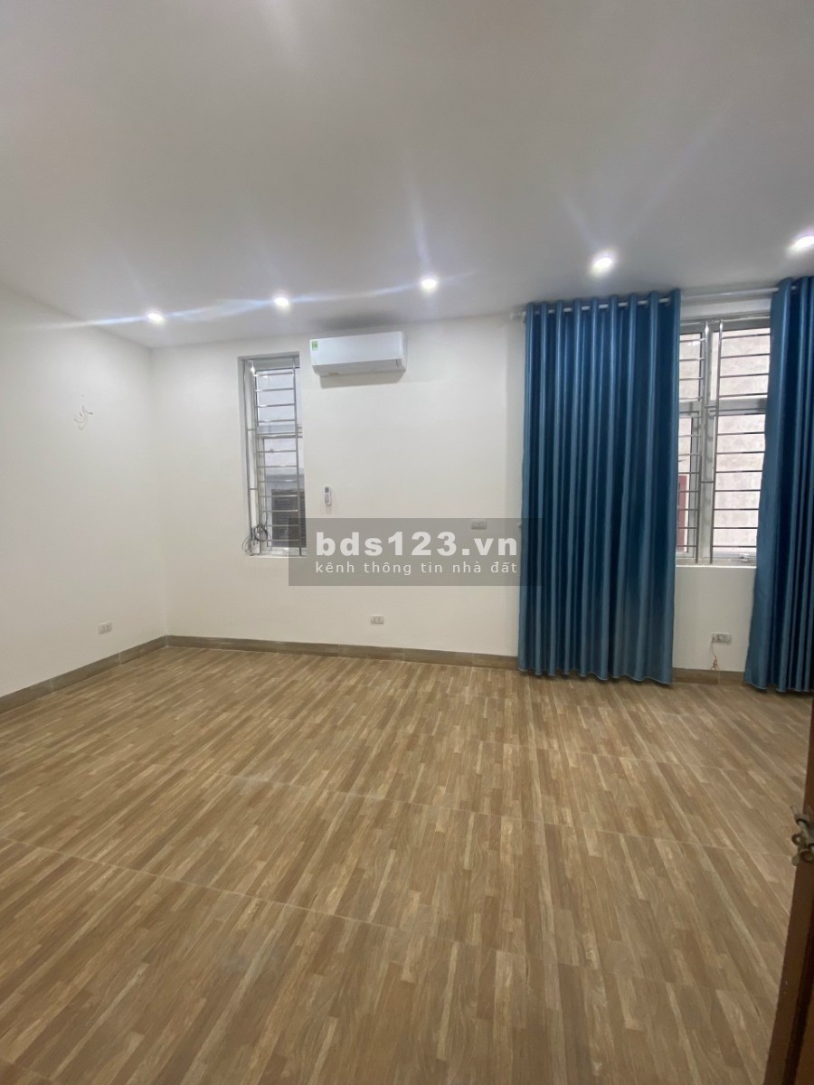 Cần bán nhà 3 tầng ngõ 373 Ngọc Hồi Thanh Trì diện tích 30m, mt 5.8m, giá 2.35 tỷ