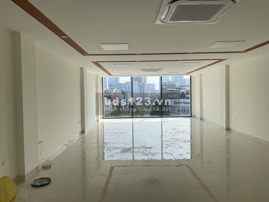 Bán toà văn phòng mới mặt phố ở Cầu Giấy diện tích 102m2, 8 tầng thông sàn dòng tiền 2 tỷ/năm