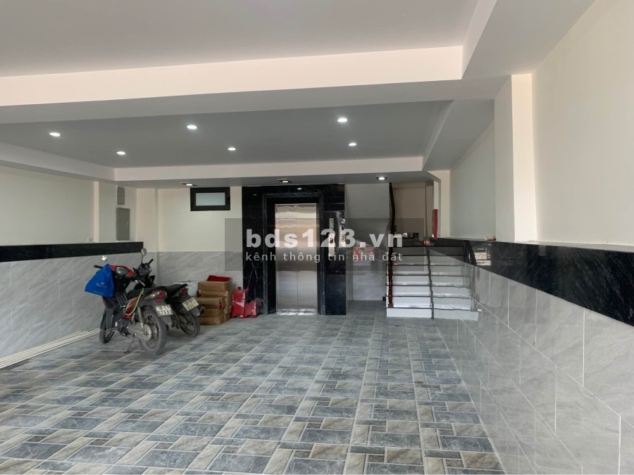 Bán toà văn phòng mới mặt phố ở Cầu Giấy diện tích 102m2, 8 tầng thông sàn dòng tiền 2 tỷ/năm