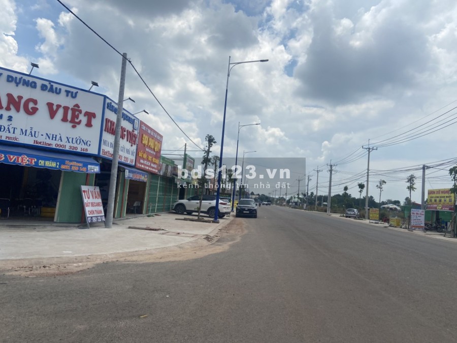 Chủ cần bán gấp 1 lô mặt tiền đường ngay sát chợ Minh Thành chơn thành_Bình Phướcchỉ 13.3 triệu/m2