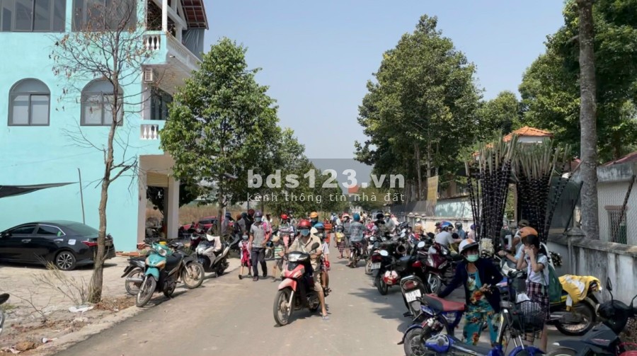 Chủ cần bán gấp 1 lô mặt tiền đường ngay sát chợ Minh Thành chơn thành_Bình Phướcchỉ 13.3 triệu/m2