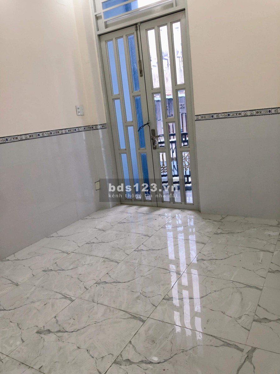 Chỉ 2.5 tỷ có nhà sổ hồng riêng 3 tầng hẻm xe hơi đường Trần Thị Hè Quận 12, giá tốt