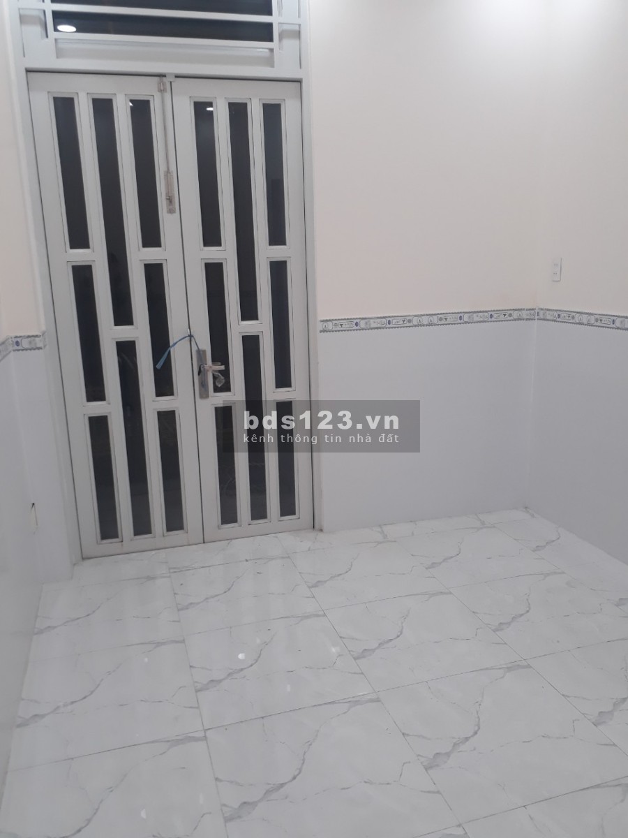 Chỉ 2.5 tỷ có nhà sổ hồng riêng 3 tầng hẻm xe hơi đường Trần Thị Hè Quận 12, giá tốt