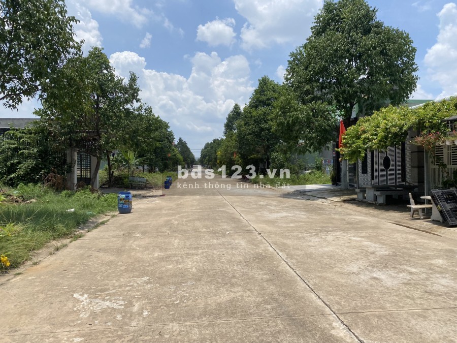 Cần bán đất 300m và căn trọ 16p ngay khu công nghiệp chợ và đường buôn bán
