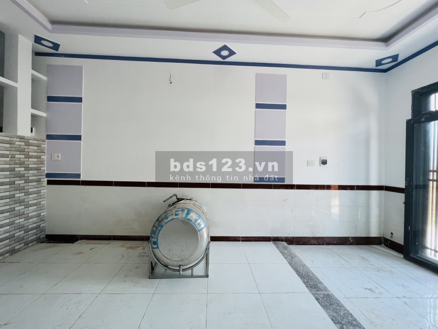 Bán nhà 1 trệt 1 lầu ngay UBND phường Long Bình Tân, giá rẻ 1.53 tỷ, dtsd 136m2
