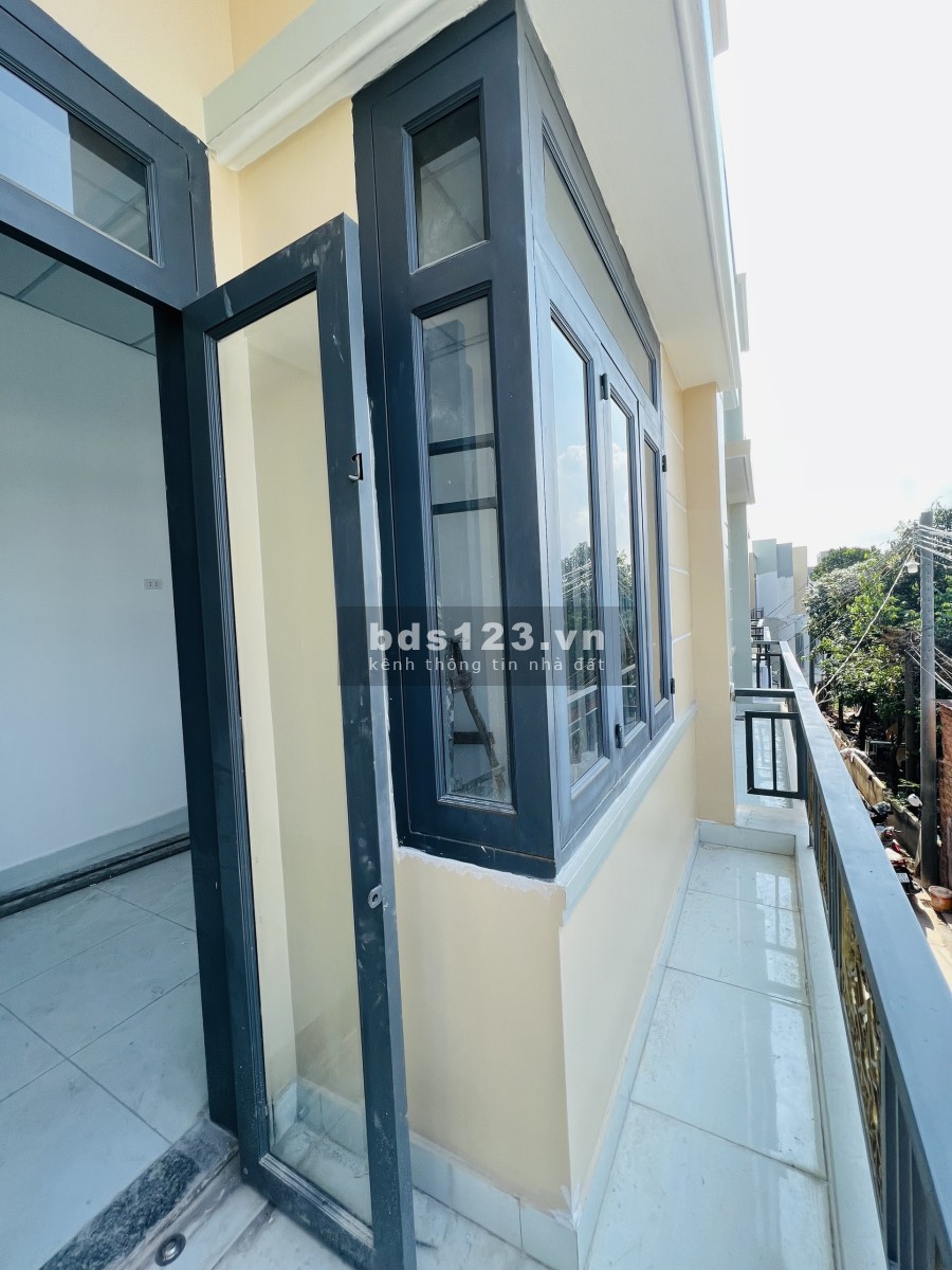 Bán nhà 1 trệt 1 lầu ngay UBND phường Long Bình Tân, giá rẻ 1.53 tỷ, dtsd 136m2