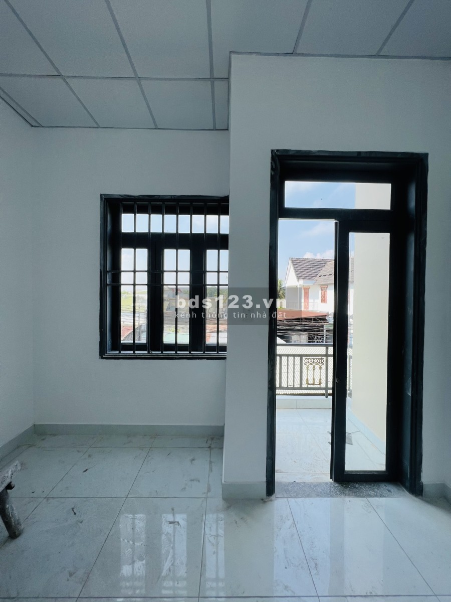 Bán nhà 1 trệt 1 lầu ngay UBND phường Long Bình Tân, giá rẻ 1.53 tỷ, dtsd 136m2