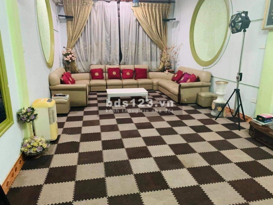 Chỉ 14.5 tỷ có ngay nhà ô tô vào sát tường Royal City, diện tích 76m2, sổ chính chủ, giá tốt