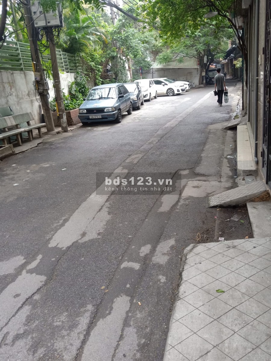 Chỉ 14.5 tỷ có ngay nhà ô tô vào sát tường Royal City, diện tích 76m2, sổ chính chủ, giá tốt