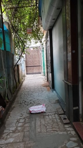 Cần bán nhà riêng 36m2, 4 tầng ở hậu dt 38m2, sổ đỏ chính chủ tại Định Công, cách đường 30m
