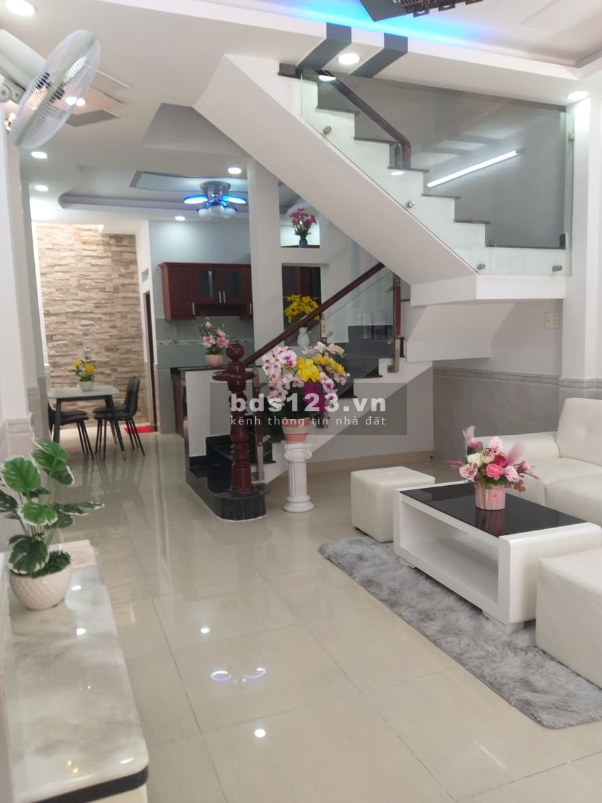 Bán nhà nguyên căn trung tâm Quận 3, giá rẻ diện tích 66m2, giá bán chỉ 4.5 tỷ, khu dân cư
