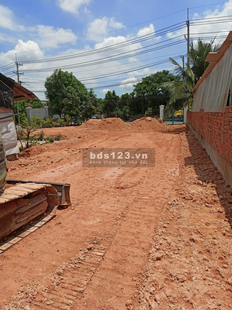 Cho thuê mặt bằng đất nằm ngay mặt tiền Tỉnh Lộ 8 Xã Hòa Phú hợp đồng lâu dài