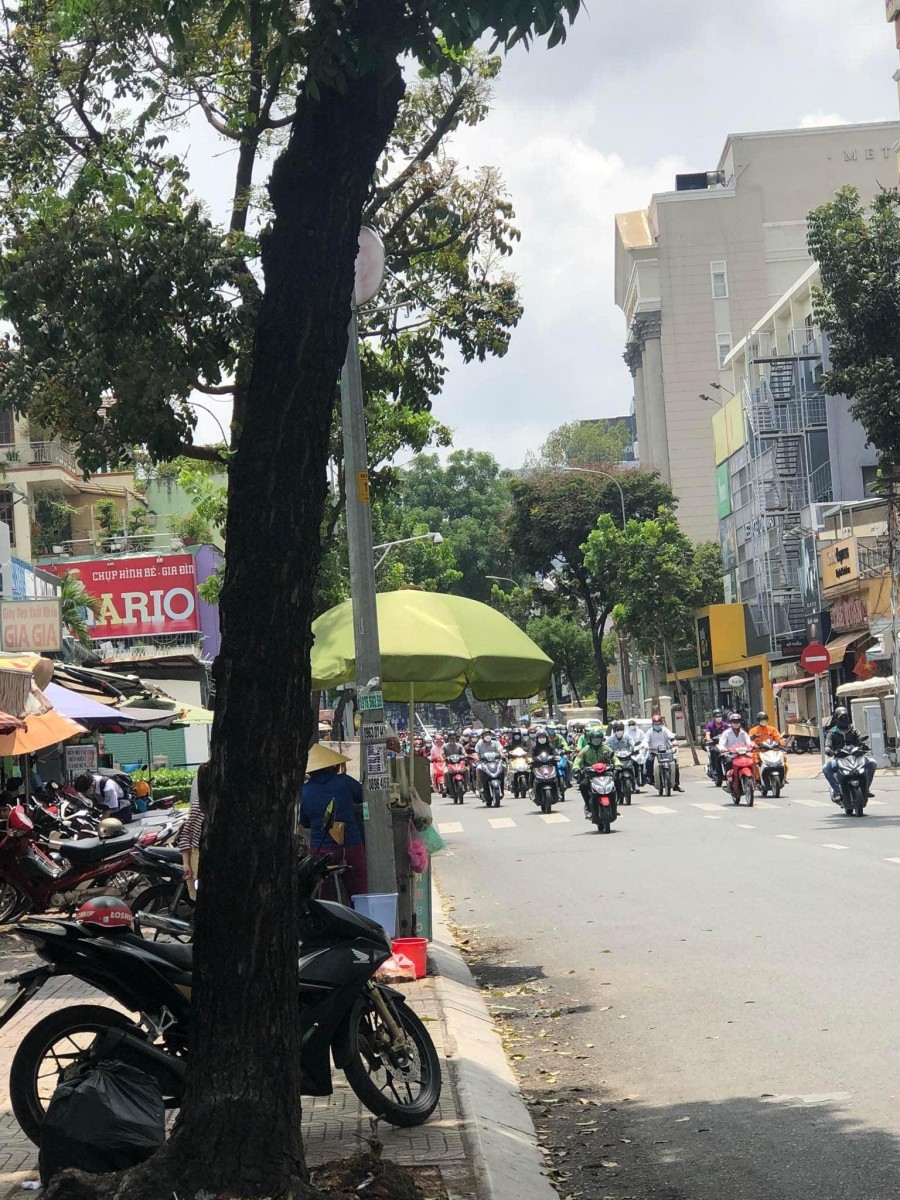 Nhà Vip ngã tư Lý Chính Thắng, ngang 12m, nở hậu, giá bán chỉ 75 tỷ, đầy đủ tiện ích, tiện di chuyển