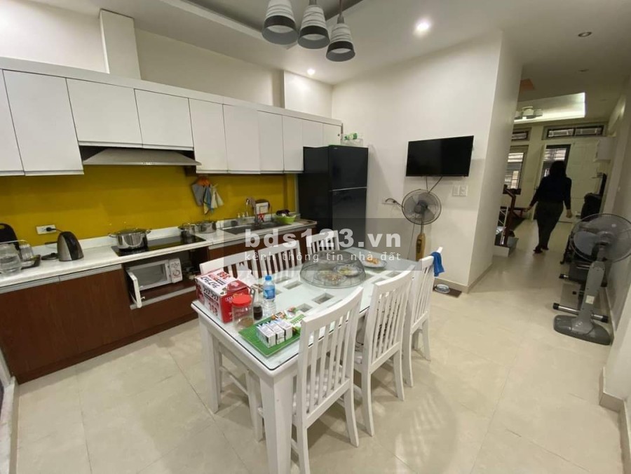 Giá nào cũng bán nhà Khương Đình, siêu đẹp 61m, giá bán 6.2 tỉ ô tô quay đầu