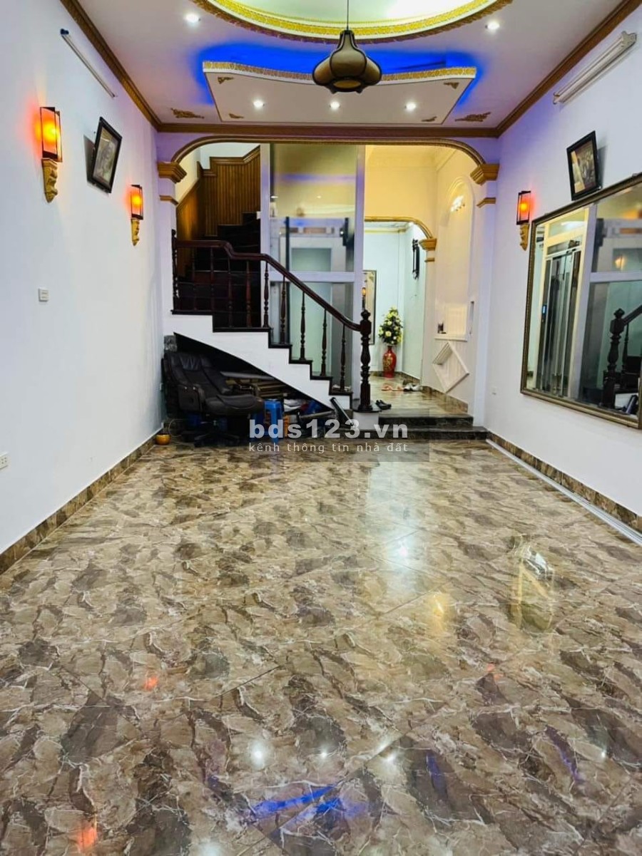 Chỉ 14.5 tỷ có ngay nhà ô tô vào sát tường Royal City, diện tích 76m2, sổ chính chủ, giá tốt